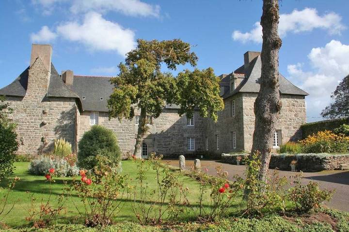 Manoir de la Ville Neuve in Lanmodez, Côte de Granit Rose