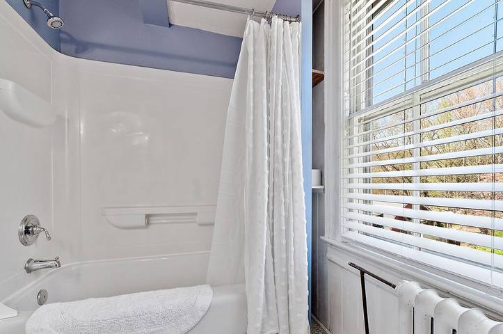 Barn for 9 people, with hot tub in Waynesville