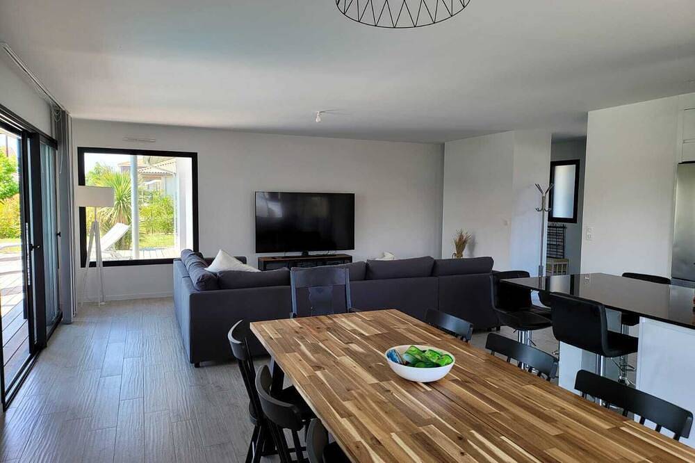 New villa Angresse with heated pool and jacuzzi in Angresse, Region de Dax