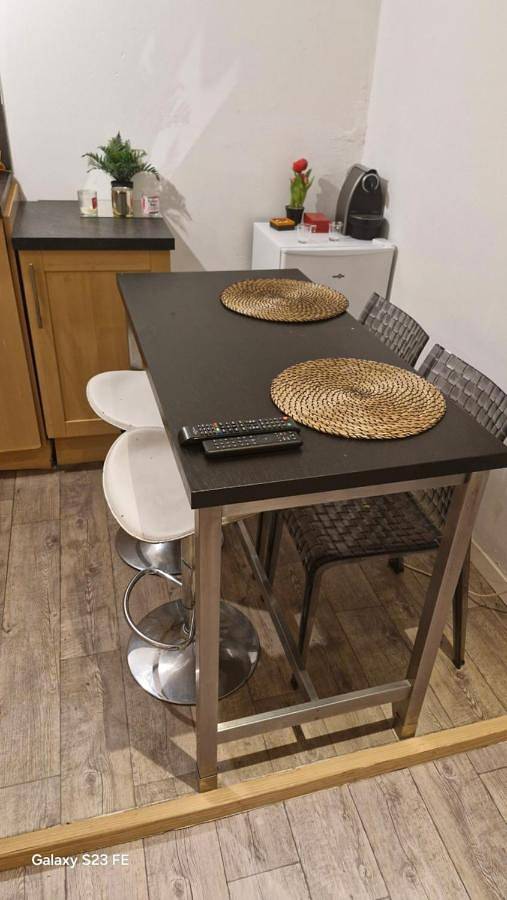 Appartement entier, Two-Bedroom Apartment in Noyal-Châtillon-sur-Seiche, Région de Rennes