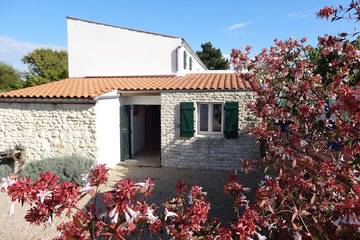 Gîte pour 6 personnes, avec terrasse et jardin dans Vert Bois