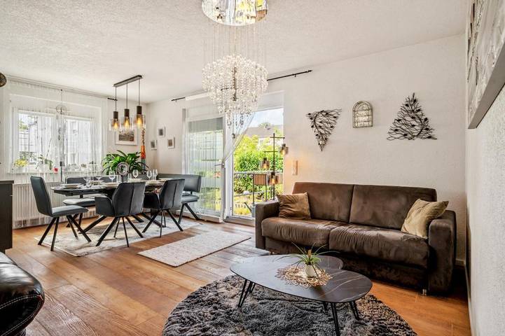 Ferienwohnung für 8 Personen, mit Terrasse und Garten sowie Sauna und Ausblick in Bensheim