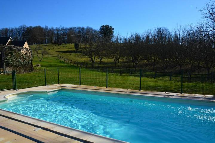 Location de vacances pour 10 personnes, avec terrasse et piscine ainsi que jardin et vue, animaux acceptés à Orliaguet - 4