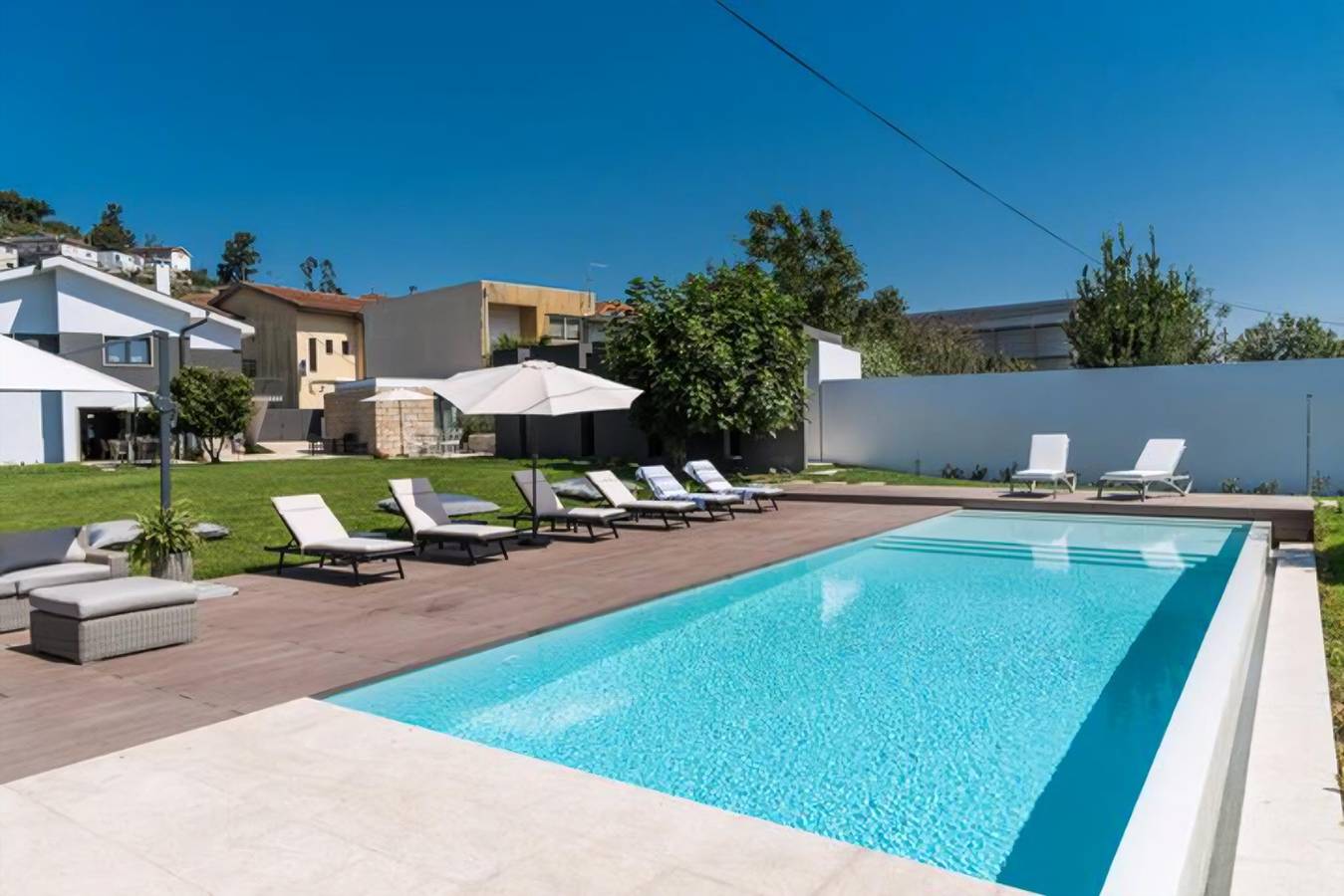 Casa Pelourinho de Louredo com piscina in Paredes, Distrito do Porto