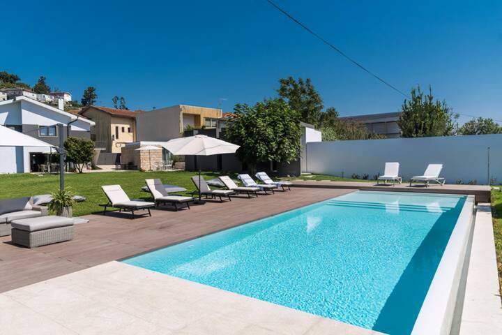 Casa de férias para 10 pessoas, com Varanda e Piscina em Paredes