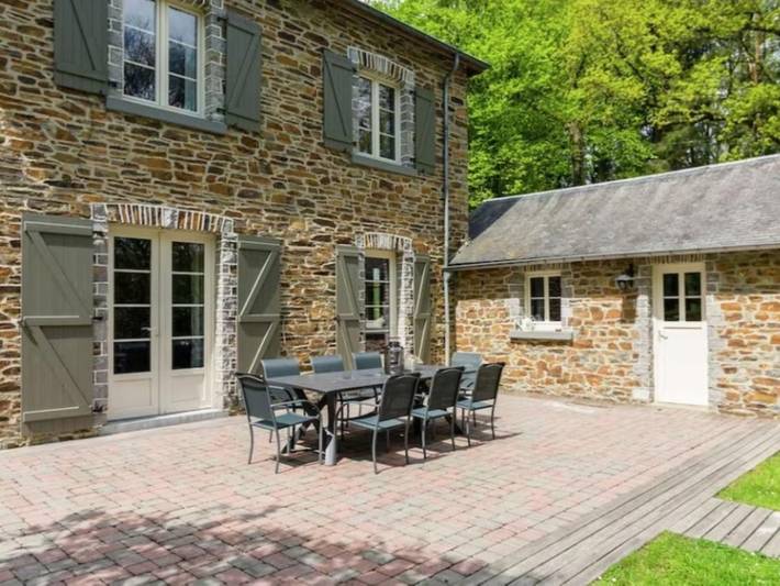 Ferienhaus mit schöner Terrasse beim Semoisfluss in Alle-sur-semois, Region Namur