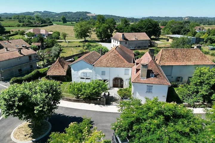 Location de vacances pour 6 personnes, avec jardin, animaux acceptés à Saint-Gladie-Arrive-Munein