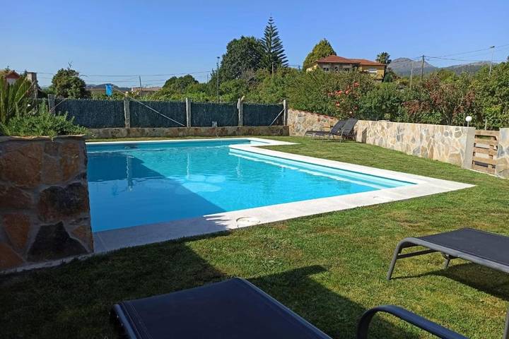 Apartamento para 14 personas, con Balcón y Terraza además de Jardín y Piscina en Gondomar