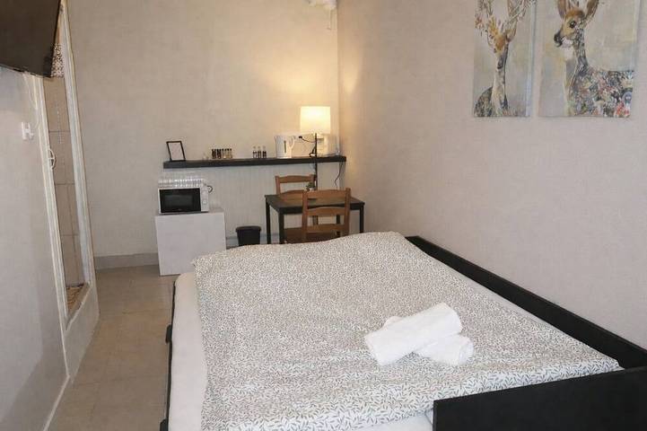 Gîte pour 2 personnes, avec terrasse à Meyzieu - 2