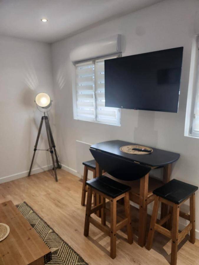 Appartement entier, Studio Apartment in Château-Thierry, Aisne