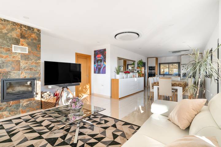 Casa 'Muscat House' con piscina climatizada, vistas a la montaña, Wi-Fi y aire acondicionado in Favaios, Valle del Duero