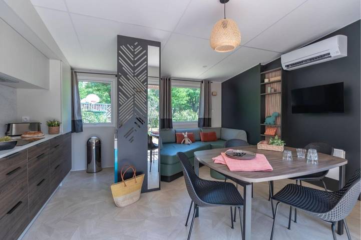 Camping pour 4 personnes, avec piscine ainsi que jardin et terrasse, adapté aux familles à Millau - 3