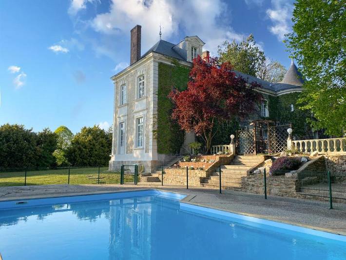Chambre d’hôte pour 3 personnes, avec Terrasse et Jardin ainsi que Piscine et Vue sur le lac