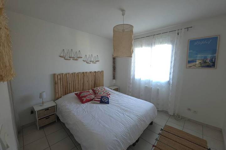 House with enclosed courtyard located 300m from the beach in the center of town. in Vendays-Montalivet, Parque natural regional del Médoc