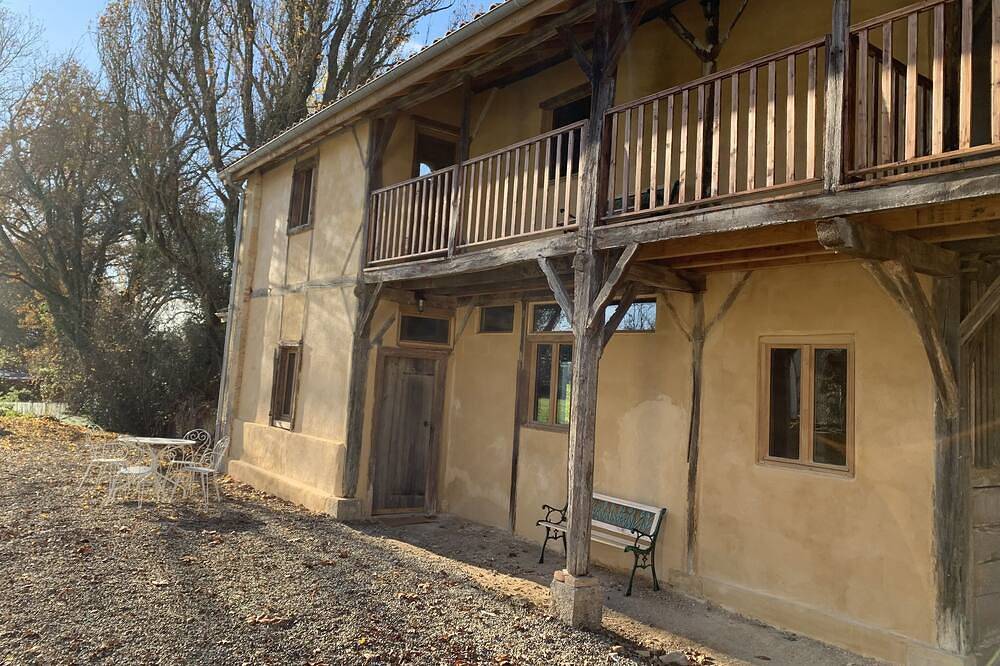 Elegantly Rustic 2 bedroom French Cottage in Samadet, Landes