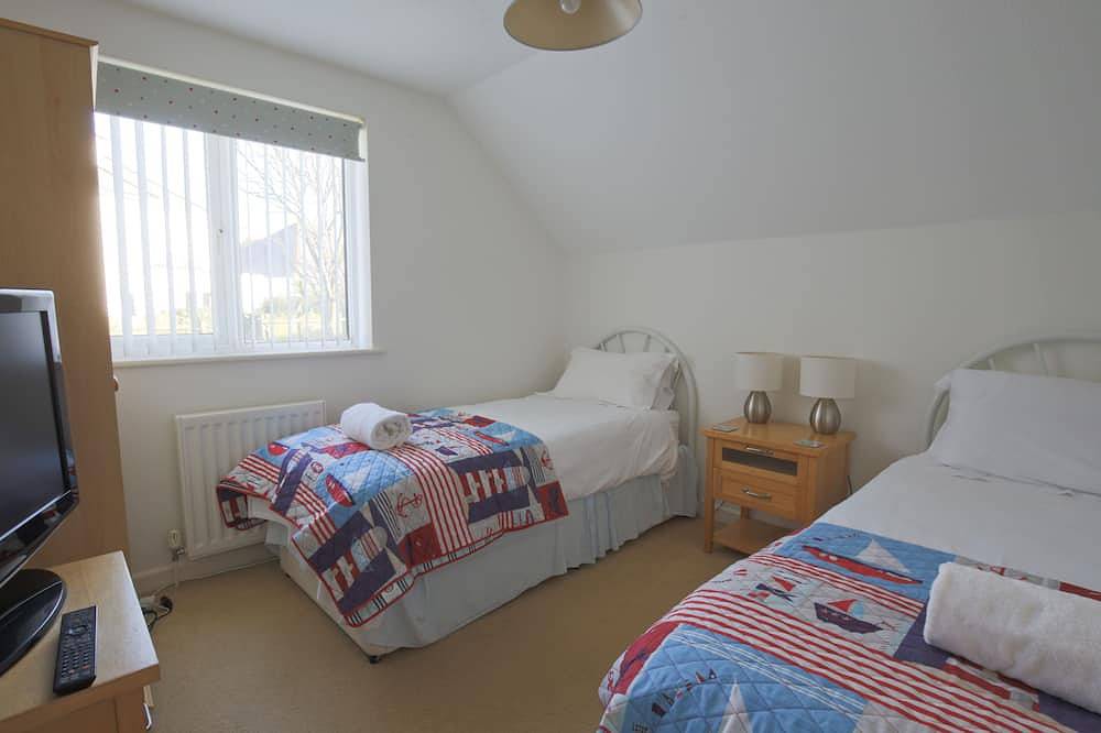 2 Min Walk To Trevone Beach in Trevone, Cornwall