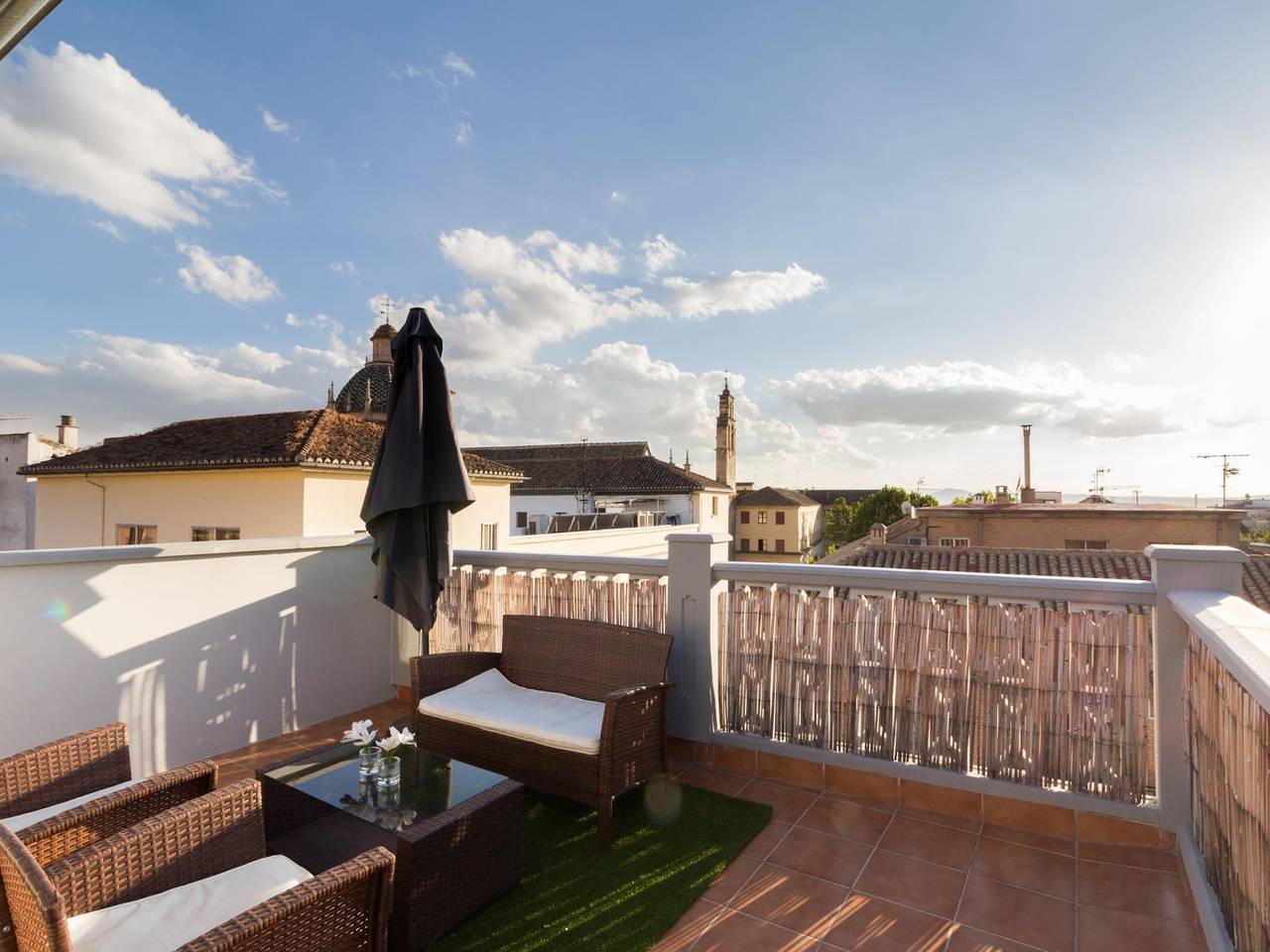 Apartamento vacacional entero, Fantástico ático con terraza y vistas in Realejo-San Matías, Granada