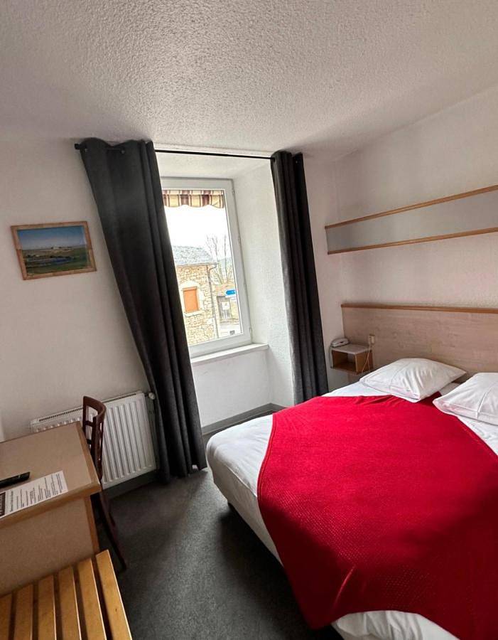 Hôtel pour 2 personnes, avec terrasse et piscine, animaux acceptés dans Sévérac-d'Aveyron - 4