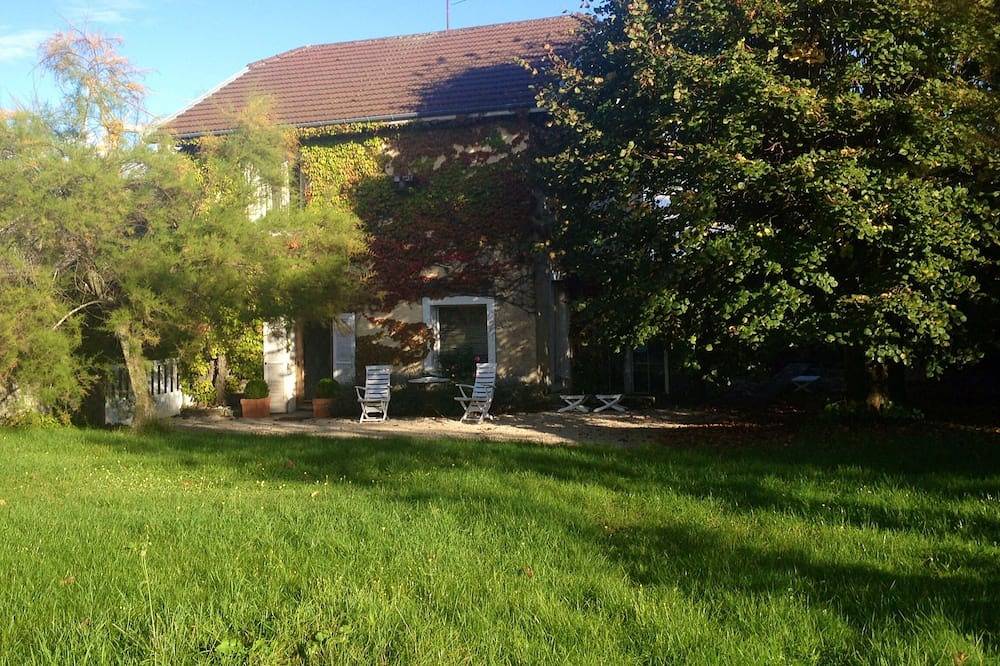 Holiday Rental for 8 People in Dijon, Dijon region