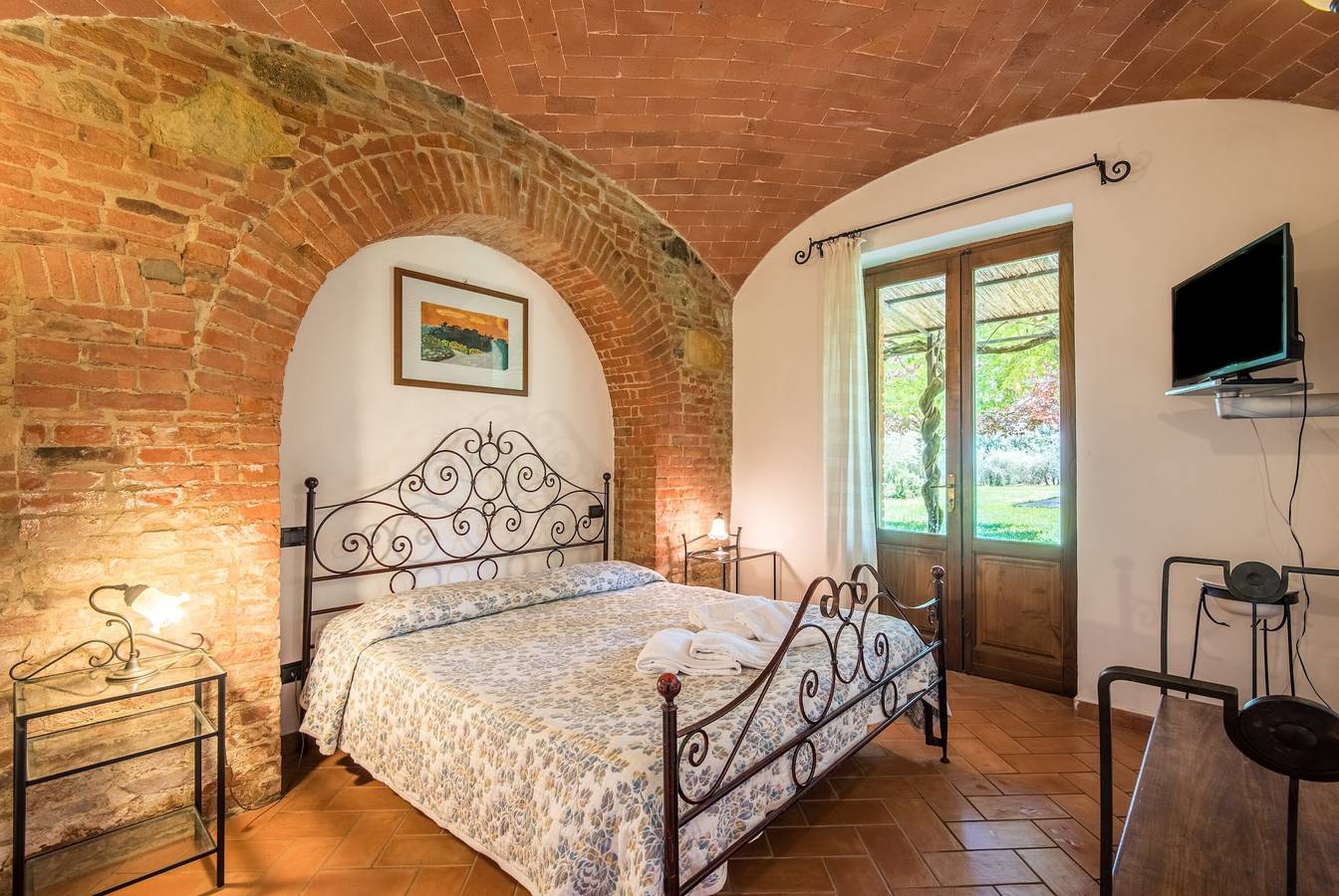 Agriturismo "Il Greppo Fragolino"  giardino in comune in Montepulciano, Chianti