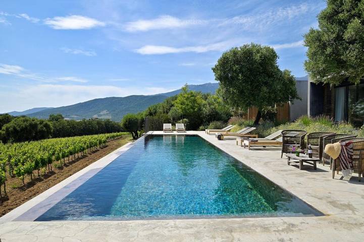Hôtel pour 4 personnes, avec piscine ainsi que vue et jardin