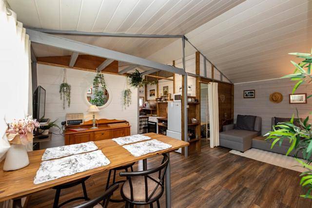 Chalet pour 4 personnes, avec terrasse et piscine