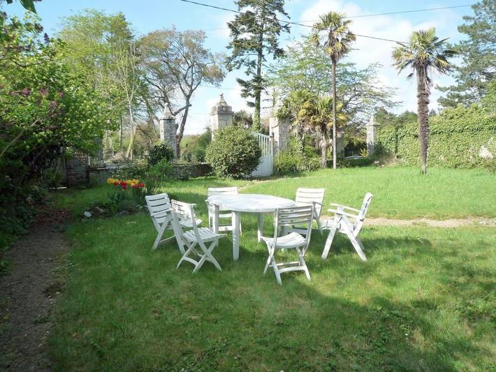 Location de vacances pour 9 personnes, avec vue et jardin à Plouigneau
