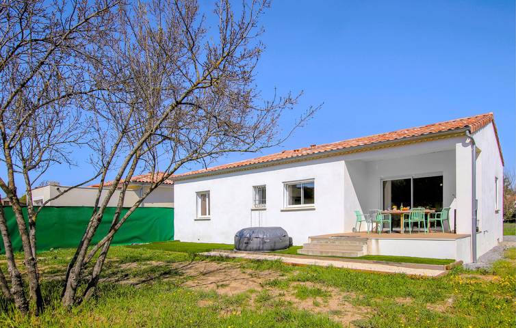 Location de vacances pour 6 personnes, avec jardin et terrasse à Saint-Étienne-de-Fontbellon