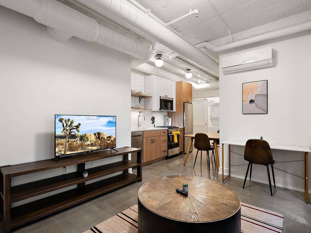 Entire apartment, Cozysuites Nlg w pool  bowling alley  sauna  01 in Minneapolis, Twin Cities