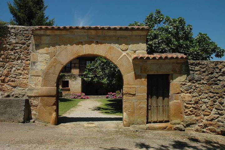 Gîte pour 6 personnes, avec Balcon et Jardin