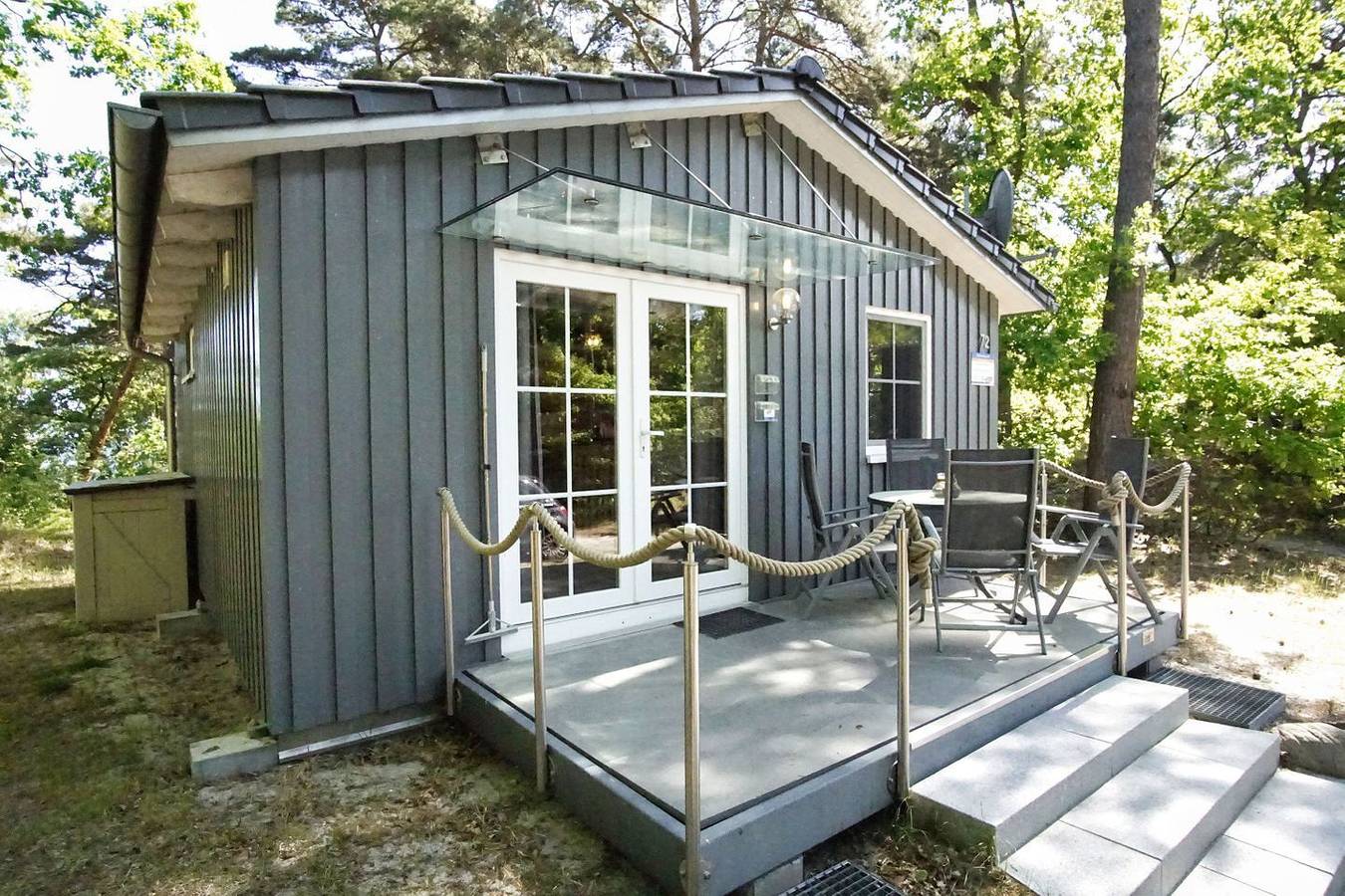 Schicker, strandnaher Ferienbungalow mit Terrasse - Chalet Ostsee Nr. 72 in Sportstrand Tiki Beach, Göhren