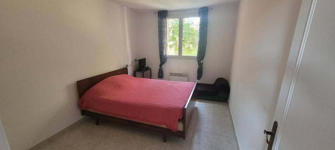 Location de vacances pour 6 personnes, avec vue ainsi que terrasse et jardin à Oraison - 3