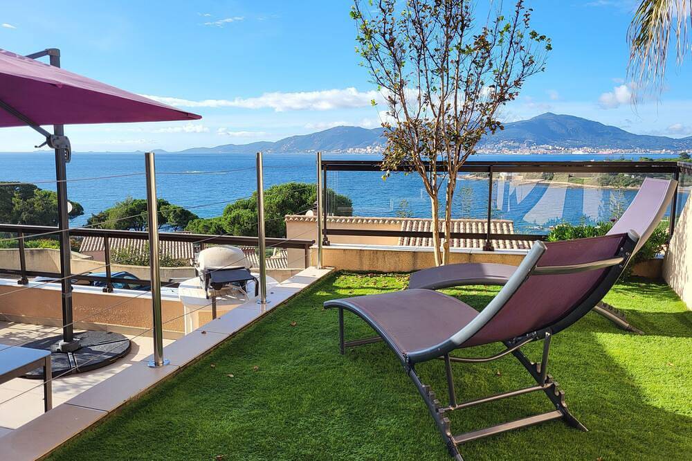 Appartement entier, Porticcio: T2 de 45m2, terrasse, plage à pied, grand lit en 180 cm, wifi (fibre) in Porticcio, Grosseto-Prugna