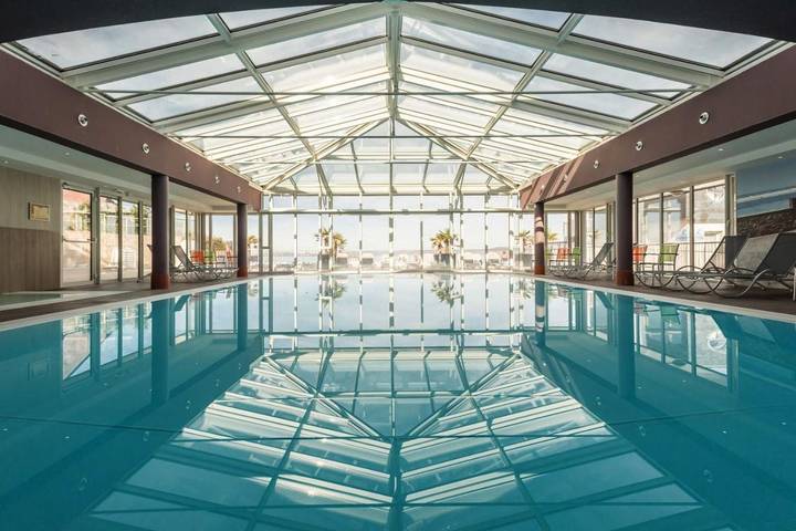 Location de vacances pour 4 personnes, avec piscine et vue ainsi que balcon et jardin dans Plage des Sables Blancs (Douarnenez) - 2