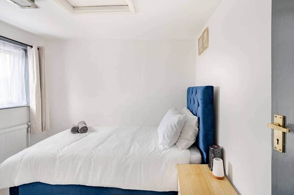 The Barack Nest, Comfy 3Br Home • Contractor Friendly • Town Central Stay• Free Parking + Wi-Fi in Colchester, Essex