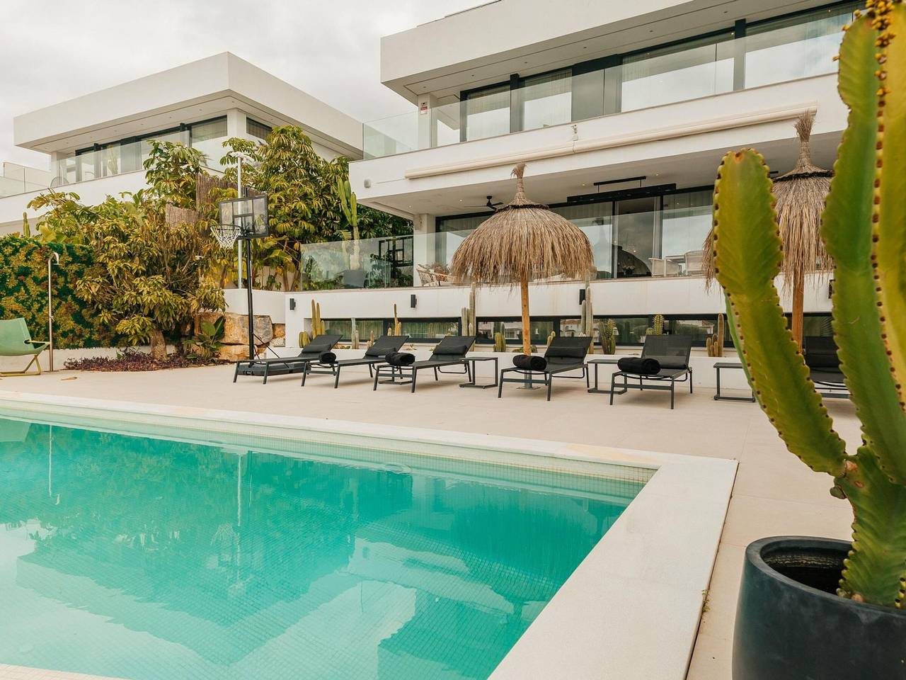 Modern villa with panoramic views, heated pool in Marbella West, Marbella