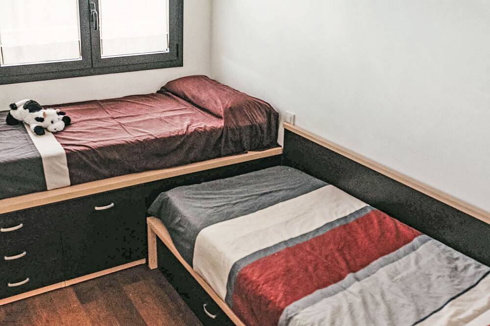 Ganze Wohnung, Apartment Ferreries with heated swimming pool, garden, Wifi, equipped kitchen in Saillagouse, Parc naturel régional des Pyrénées catalanes