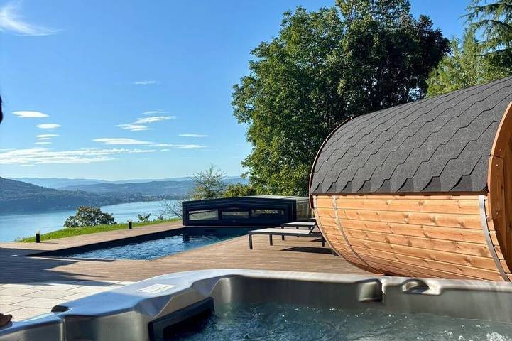 Maison de vacances pour 11 personnes, avec jacuzzi ainsi que jardin et sauna, animaux acceptés à Veyrier-du-Lac