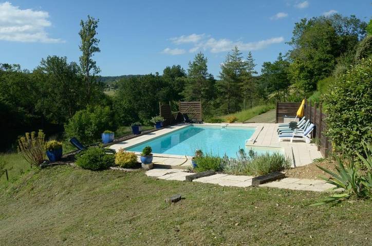 Location de vacances pour 9 personnes, avec vue ainsi que piscine et jardin, animaux acceptés à Léguillac-de-l'Auche - 4