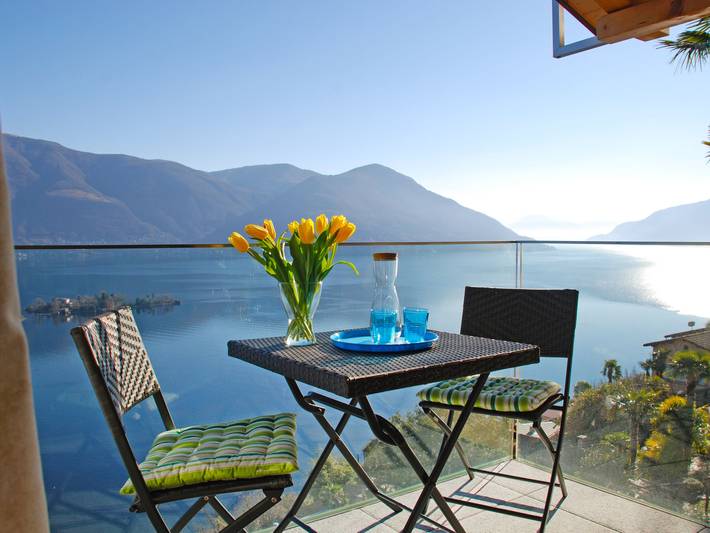 Ferienwohnung für 4 Personen, mit Balkon und Garten sowie Seeblick und Ausblick in Ronco sopra Ascona