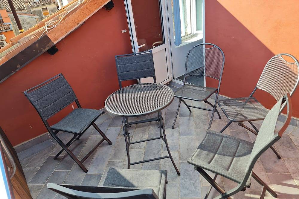 Entire apartment, Beautiful vacation apartment with roof terrace and breathtaking views! in Rovinj, Rovinj region