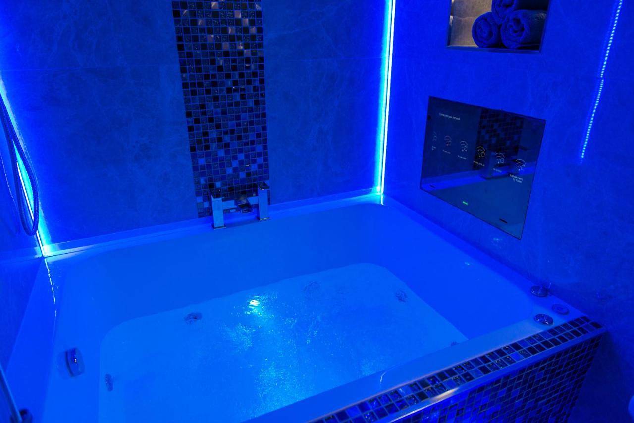 Entire apartment, Velmora Suites in Huddersfield, West Yorkshire
