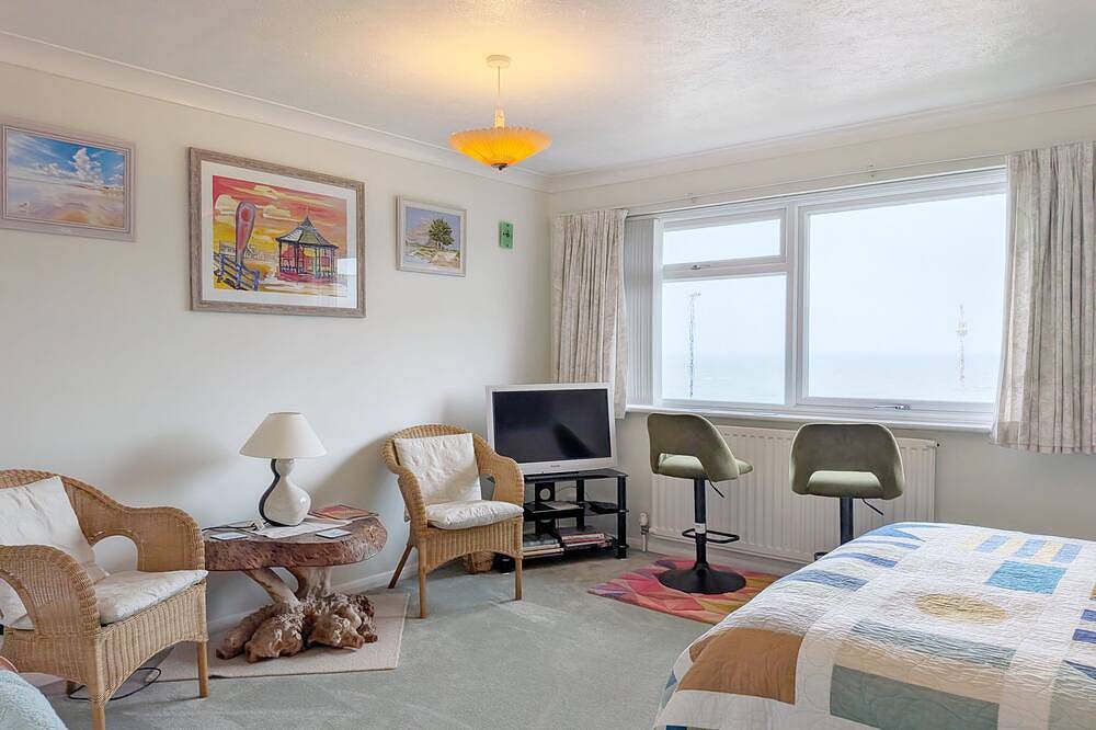 A town house that sleeps 5 guests  in 3 bedrooms in Bognor Regis, West Sussex