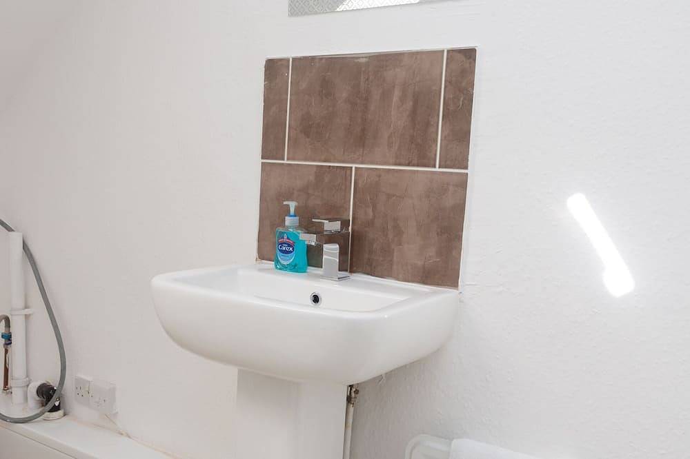 Entire apartment, Leeds -One Bed Apartment sleeps 4 Kirkstall House in Leeds, West Yorkshire