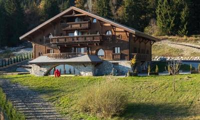 Gîte pour 20 personnes, avec piscine et terrasse ainsi que vue et sauna, animaux acceptés dans Plateau d'Assy