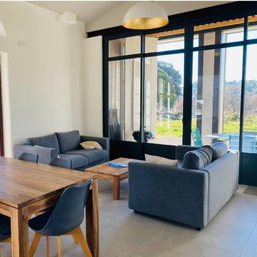 Gîte pour 4 personnes, avec vue ainsi que piscine et jardin à Vacquières