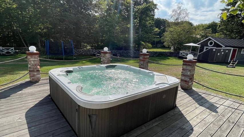 Ferienhaus für 5 Personen, mit Whirlpool und Terrasse