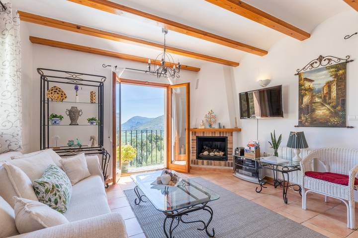 Villa vacacional cerca de Denia con vistas a la montaña, piscina y Wi-Fi in Adsubia, Interior de Alicante