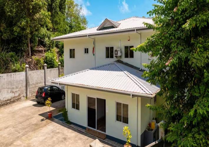 Gîte pour 3 personnes, avec jardin et vue dans Takamaka - 3