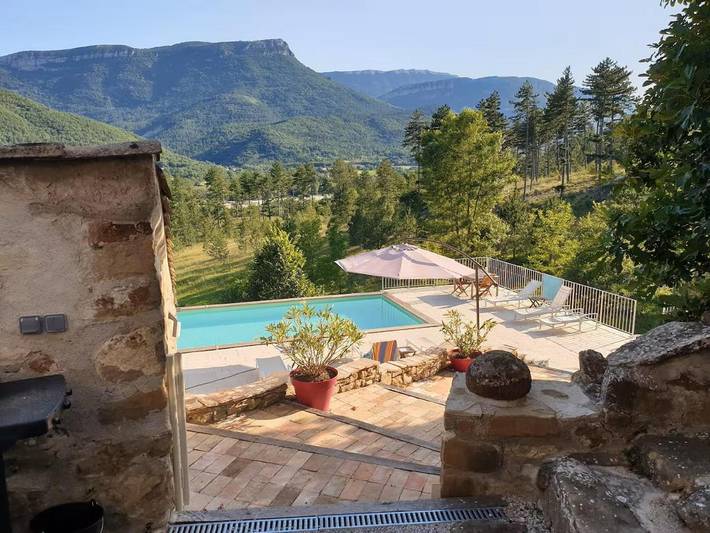 Maison d’hôte pour 7 personnes, avec piscine ainsi que jardin et vue, animaux acceptés à Bevons